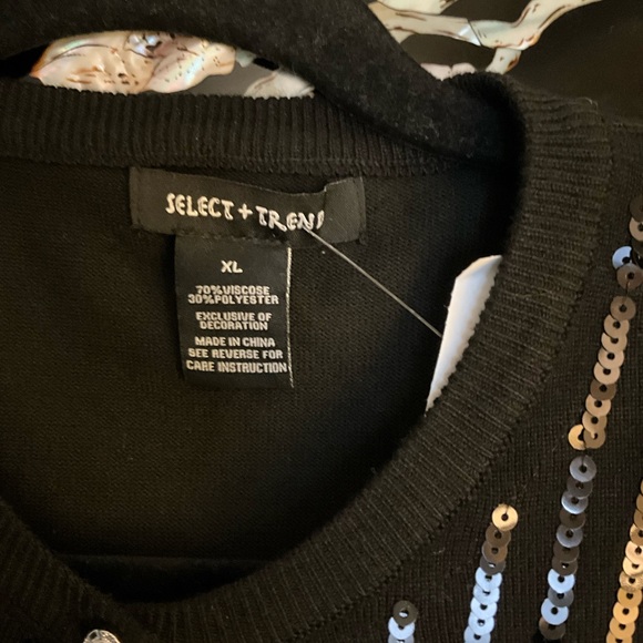 🐼 NWT Beautiful black sweater with sequence and diamond rhinestone buttons. - Picture 3 of 5